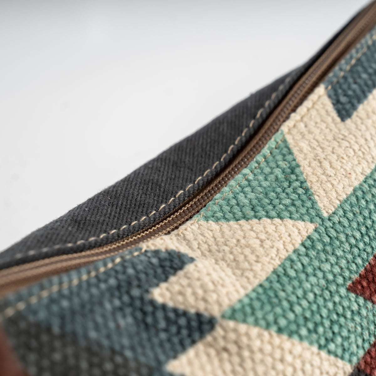 Yesto Pouch zipper top