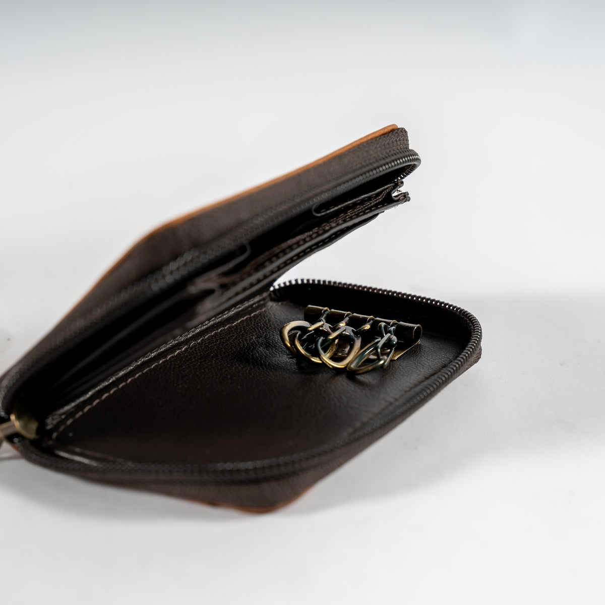 Leather Bull Zip Wallet