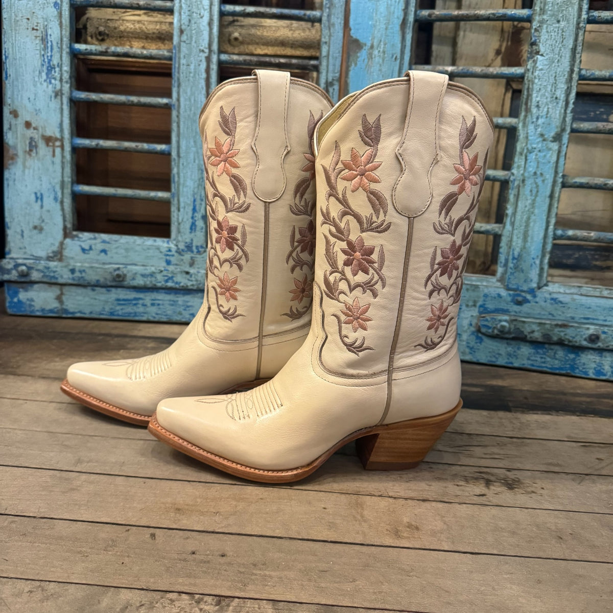 Woman’s Tony Lama Katie Ivory Cowhide