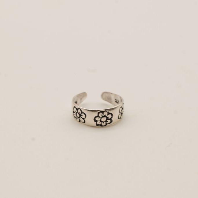 Three Engraved Flowers Sterling Silver Toe Ring