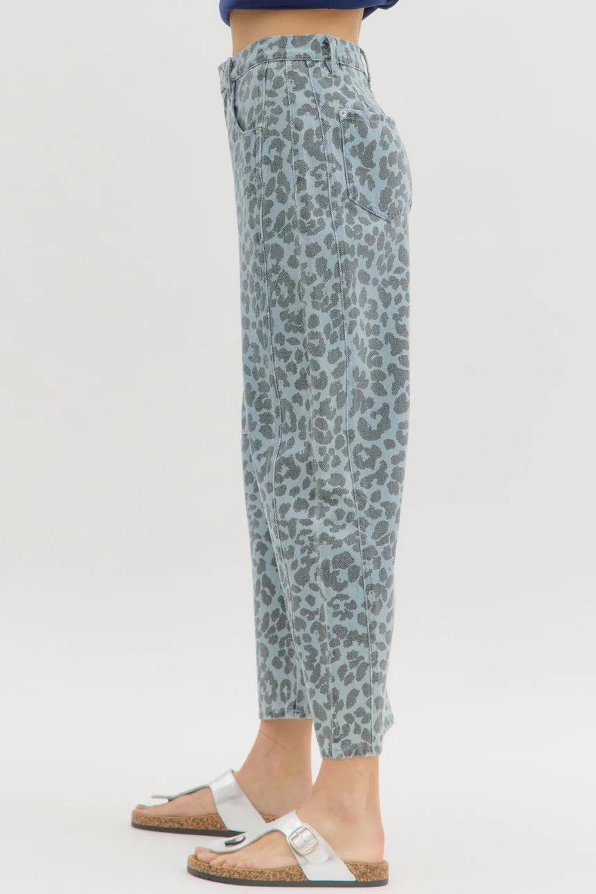 BARREL LEG LEOPARD PRINT JEANS LIGHT BLUE