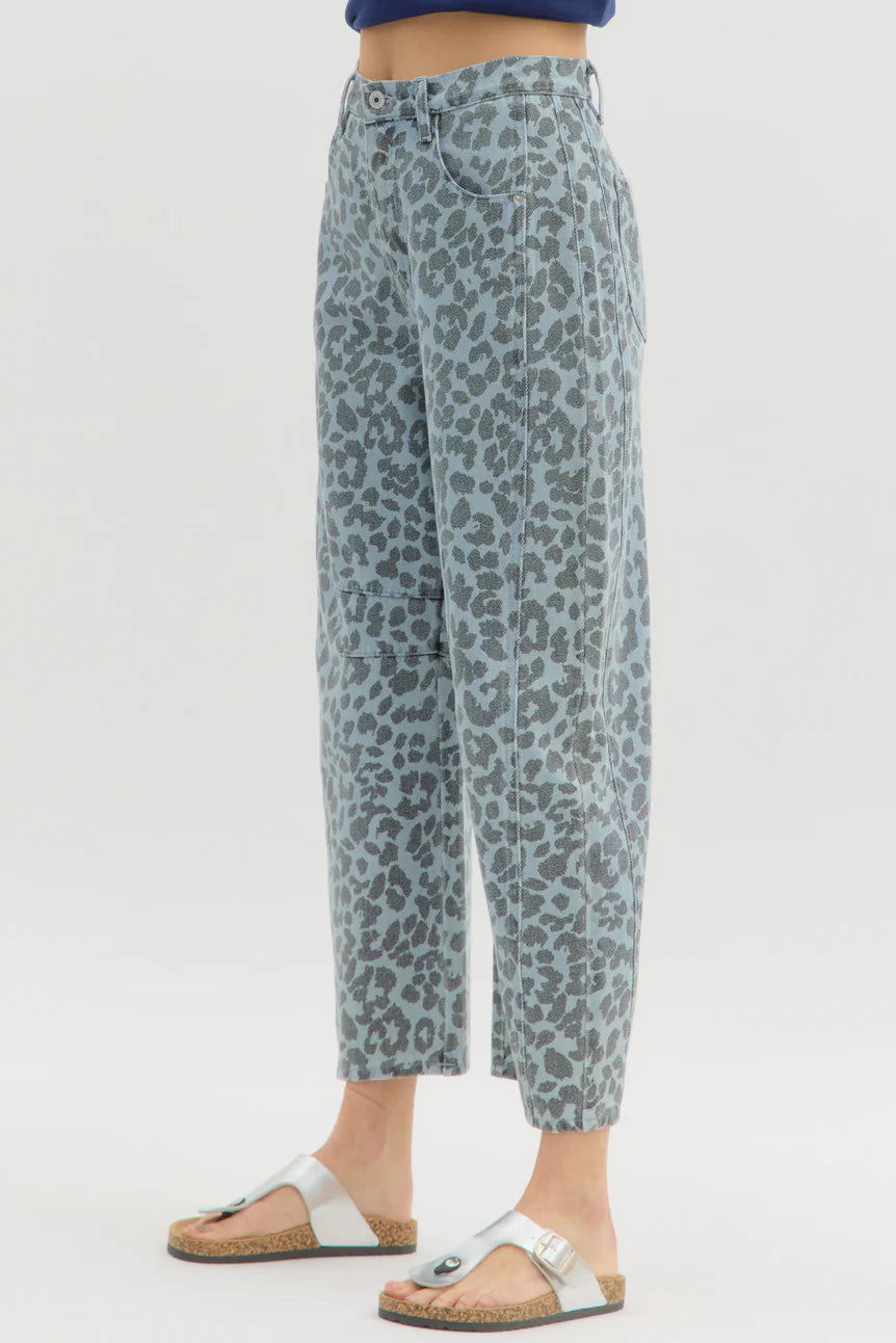 BARREL LEG LEOPARD PRINT JEANS LIGHT BLUE